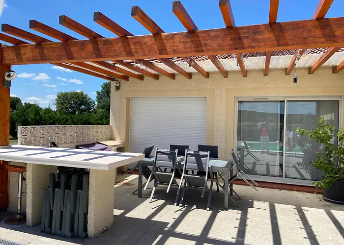 Moderne Dans Village Typique * Briatexte